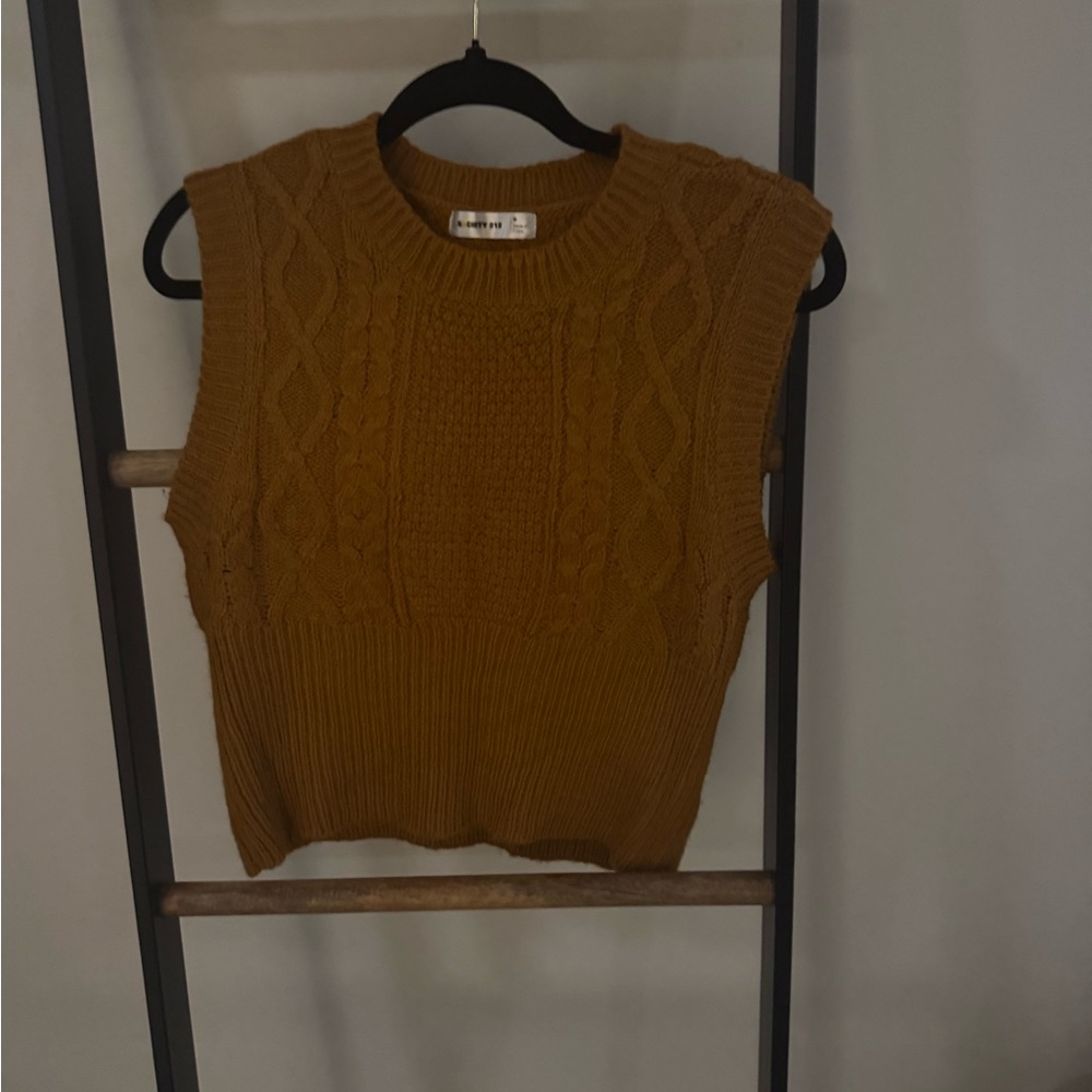 Brown cropped sweater vest #vintage
BROWN
YELLOW
